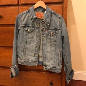 Levi’s trucker denim jacket